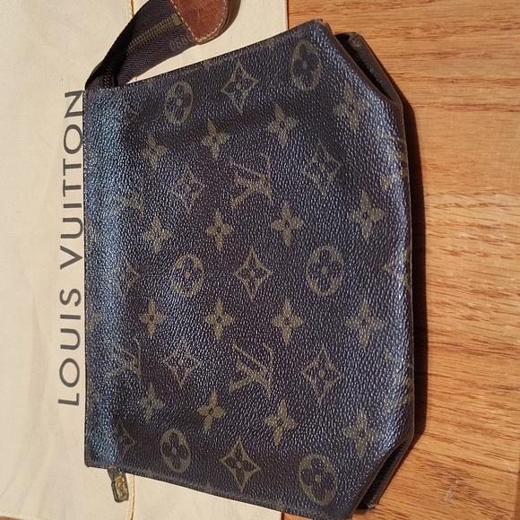 Authentic Louis Vuitton Monogram Poche Toilette 19 M47544 Cosmetics Pouch - Picture 3 of 16